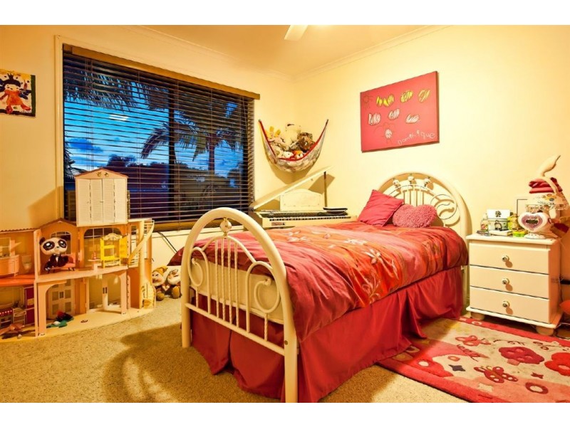 7 Pacific Blvd, Broadbeach Waters QLD 4218