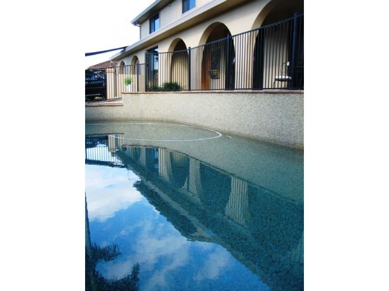 7 Pacific Blvd, Broadbeach Waters QLD 4218