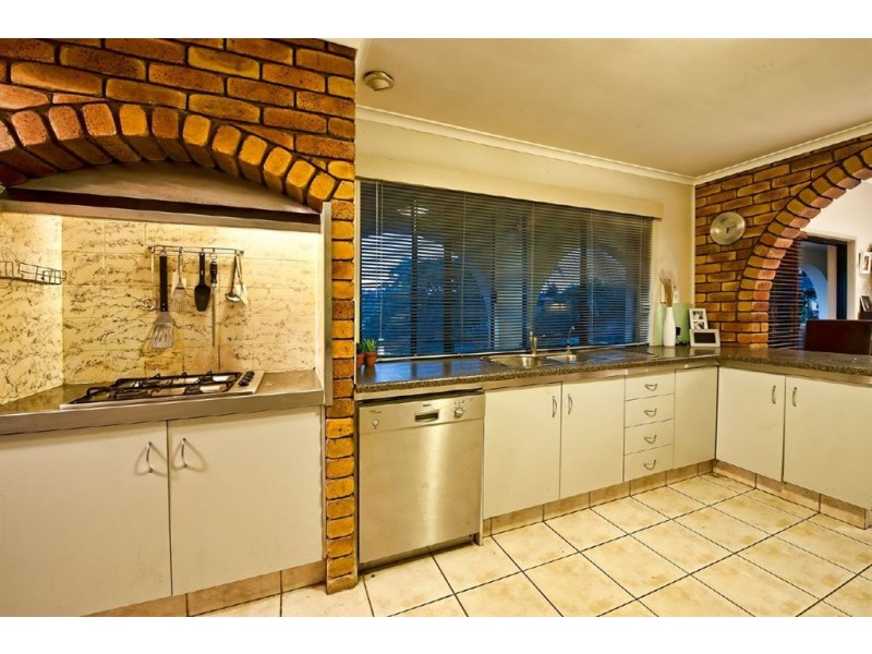 7 Pacific Blvd, Broadbeach Waters QLD 4218