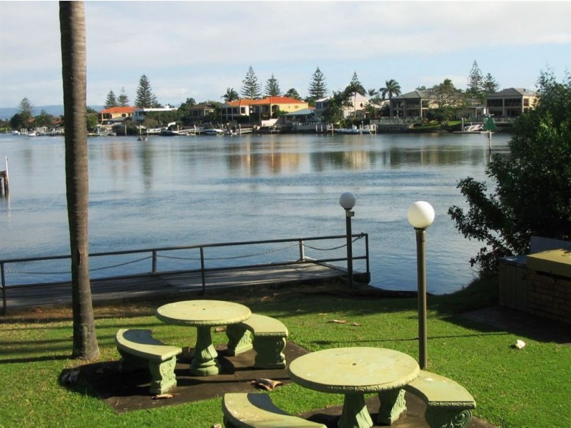 4/37 Monaco Street, Broadbeach QLD 4218