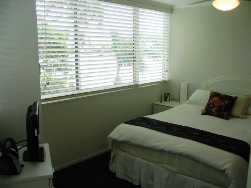 4/37 Monaco Street, Broadbeach QLD 4218