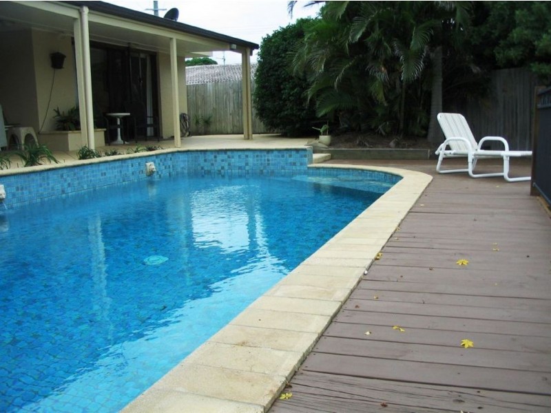 2 Cristobel Court, Broadbeach Waters QLD 4218