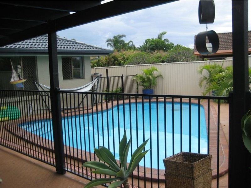 18 Willis Court, Mermaid Waters QLD 4218
