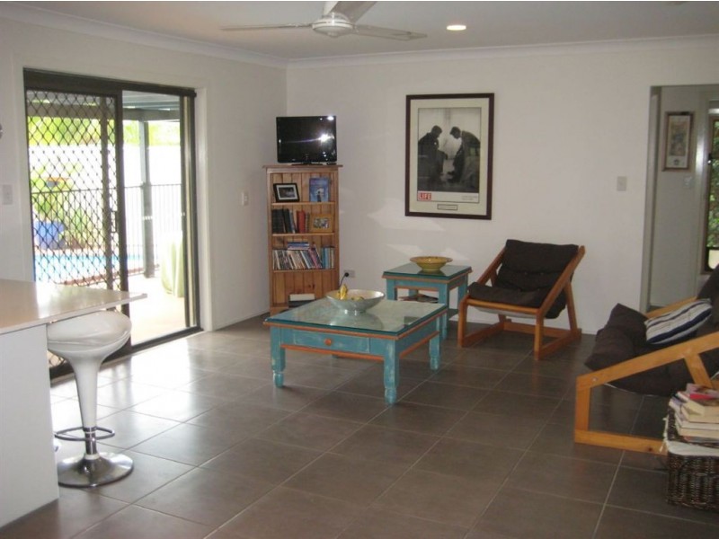 18 Willis Court, Mermaid Waters QLD 4218