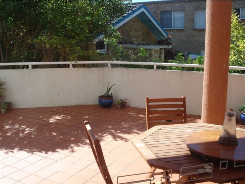 2/24 Peerless Avenue, Mermaid Beach QLD 4218