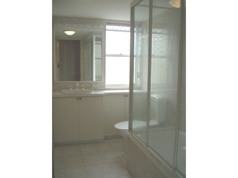 2/24 Peerless Avenue, Mermaid Beach QLD 4218