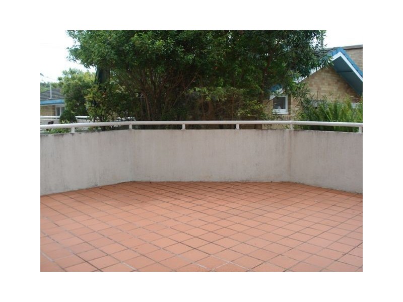 2/24 Peerless Avenue, Mermaid Beach QLD 4218