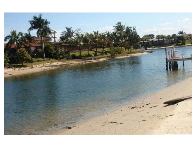 24 Kurrawa Avenue, Mermaid Waters QLD 4218