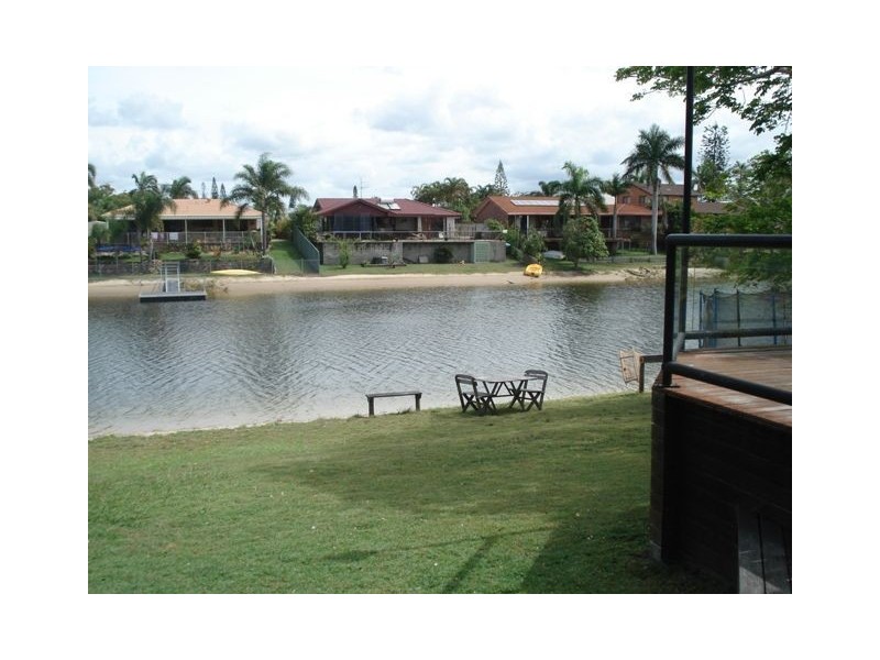 24 Kurrawa Avenue, Mermaid Waters QLD 4218