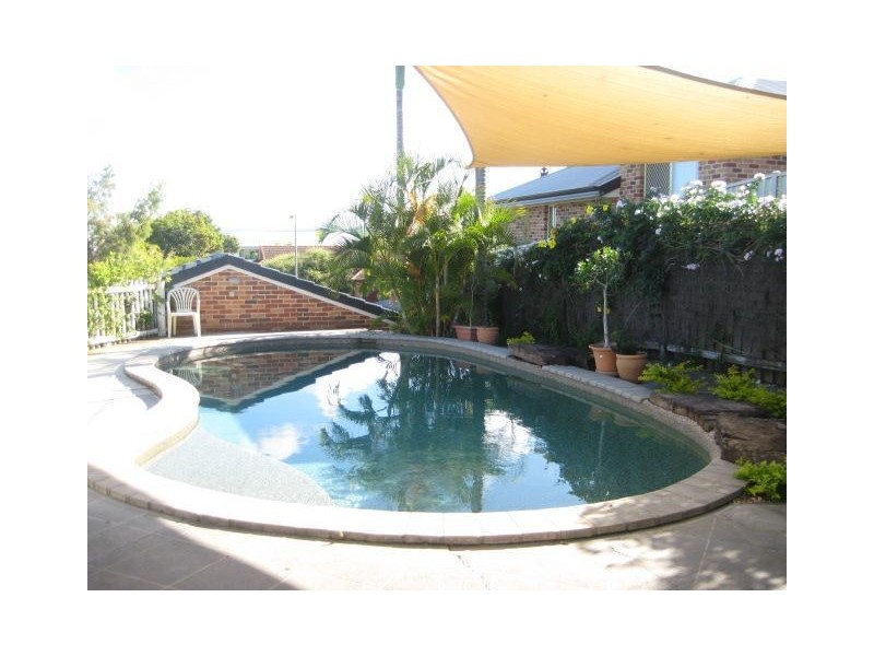 38 Beaconsfield Drive, Burleigh Waters QLD 4220