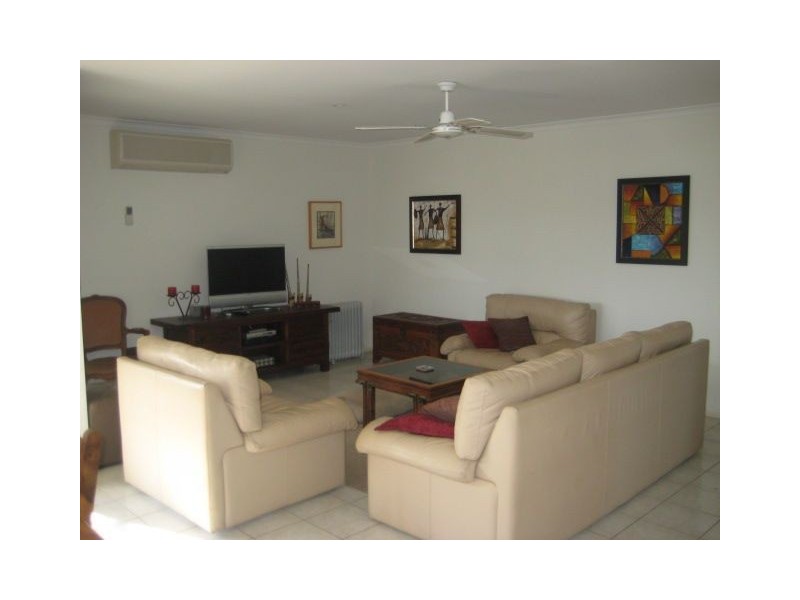 38 Beaconsfield Drive, Burleigh Waters QLD 4220