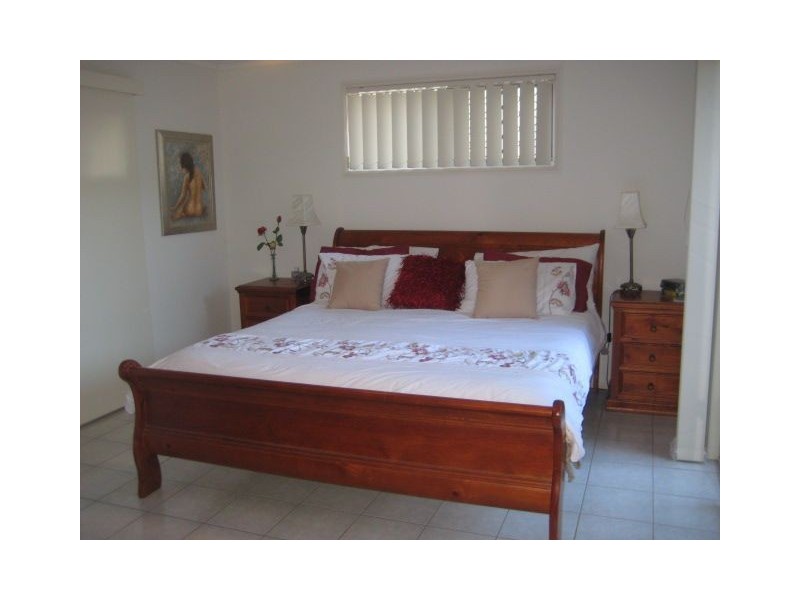 38 Beaconsfield Drive, Burleigh Waters QLD 4220