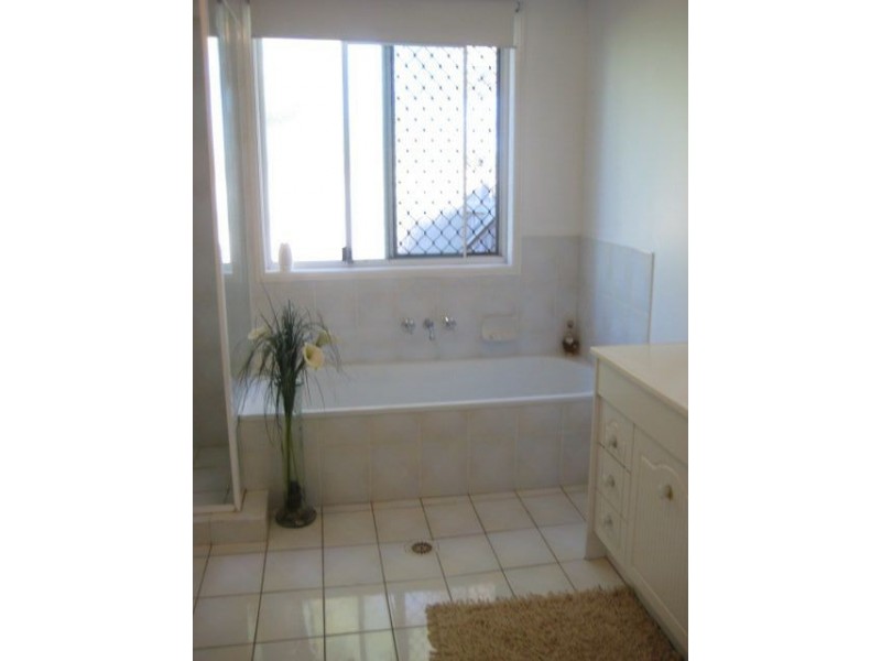 38 Beaconsfield Drive, Burleigh Waters QLD 4220