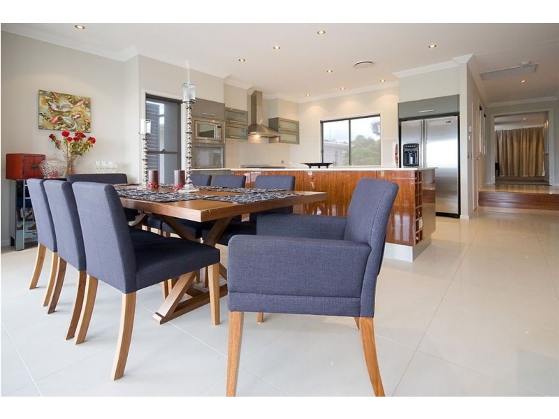 1003 Lakeview Terrace, Benowa QLD 4217