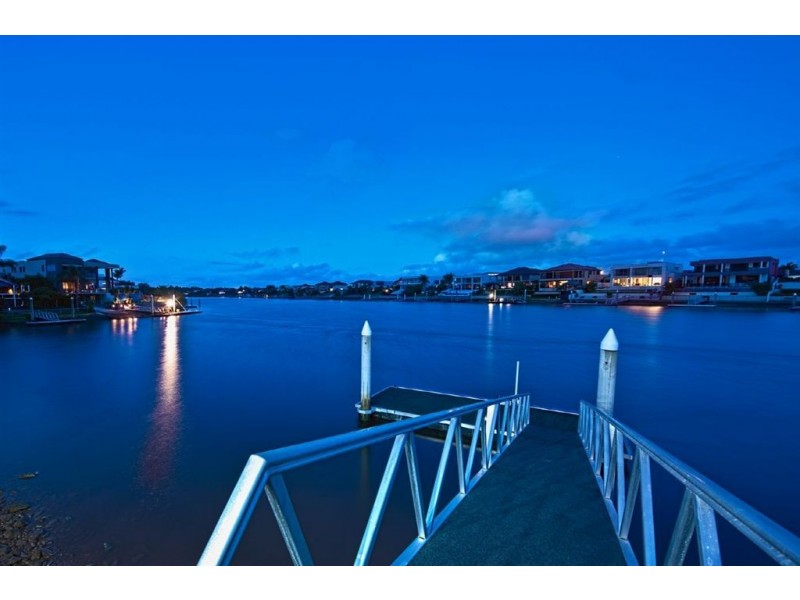4 Witt Avenue, Carrara QLD 4211