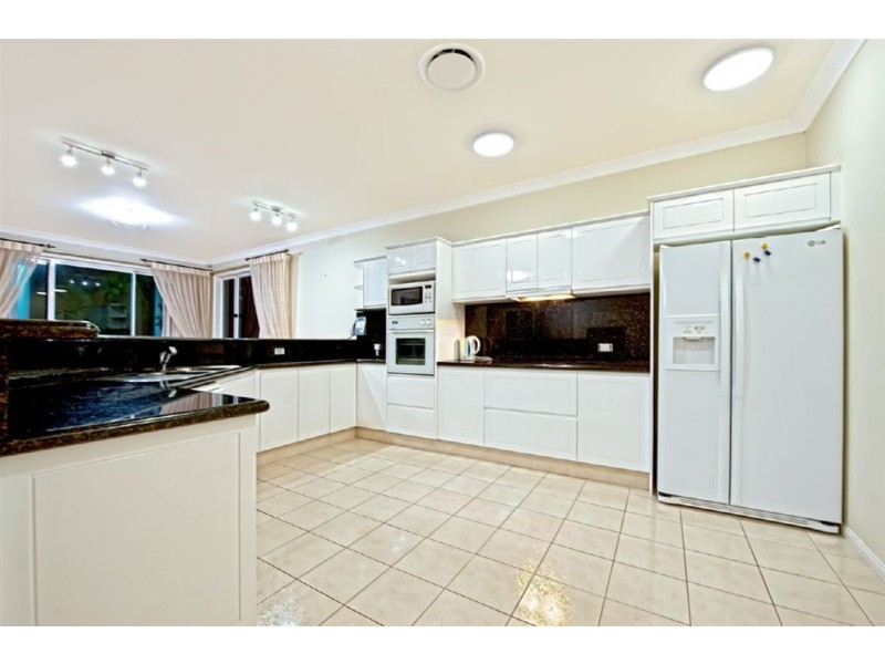 4 Witt Avenue, Carrara QLD 4211
