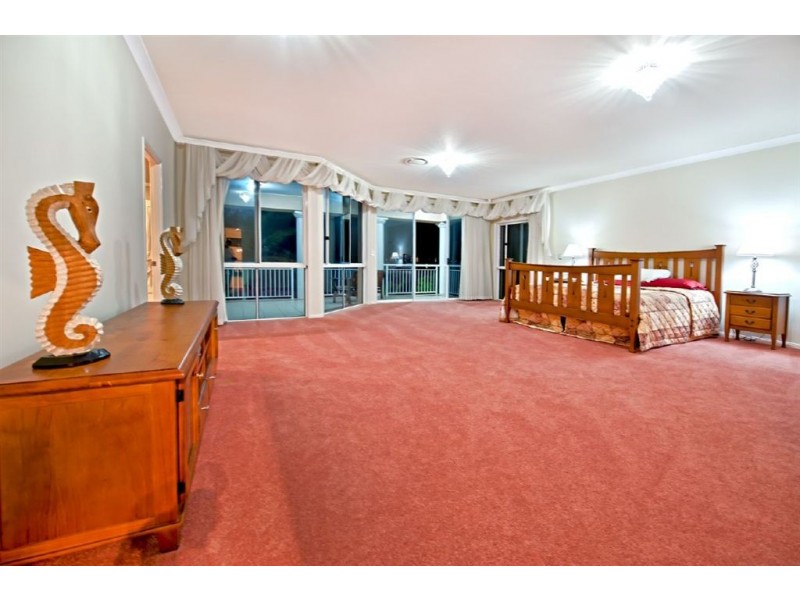4 Witt Avenue, Carrara QLD 4211