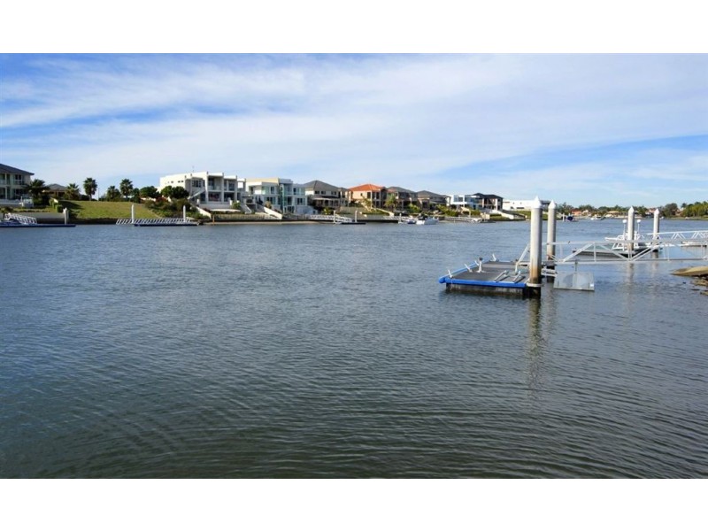 4 Witt Avenue, Carrara QLD 4211