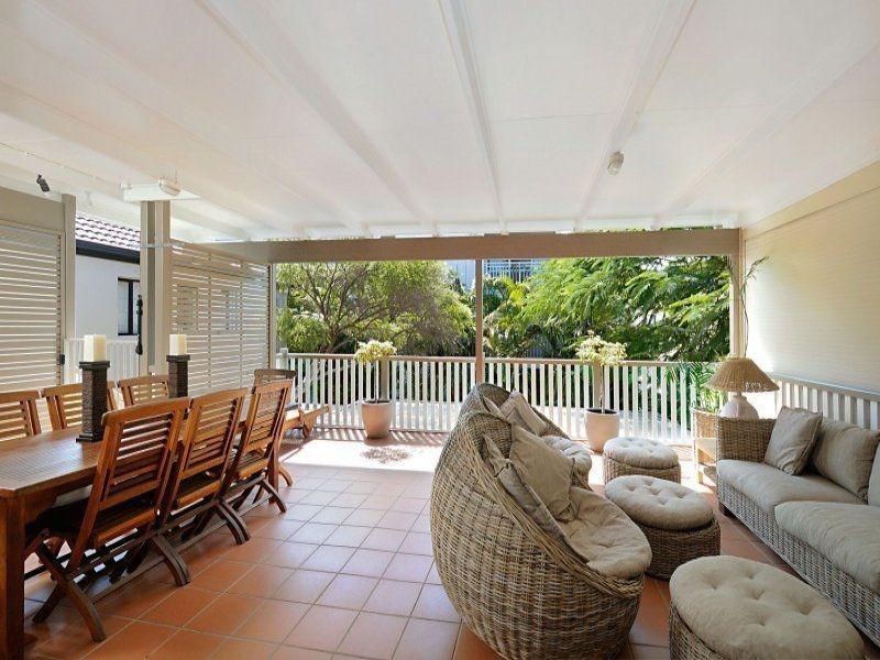 2/19 Venice Street, Mermaid Beach QLD 4218