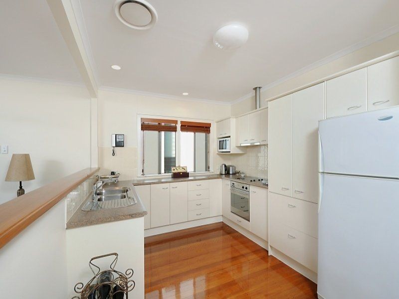 2/19 Venice Street, Mermaid Beach QLD 4218