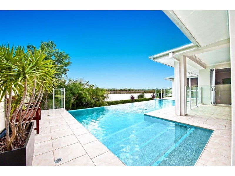 5065 Emerald Islands Drive, Carrara QLD 4211