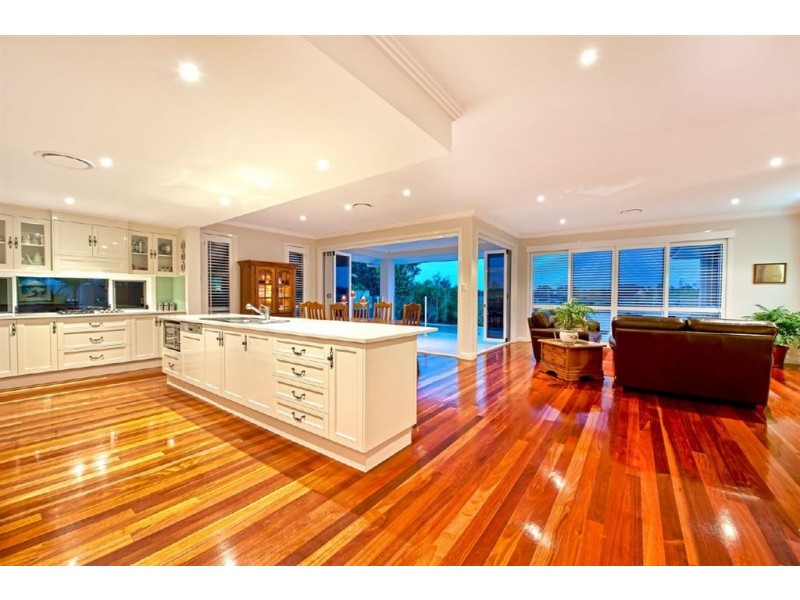 5065 Emerald Islands Drive, Carrara QLD 4211