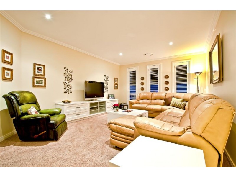 5065 Emerald Islands Drive, Carrara QLD 4211