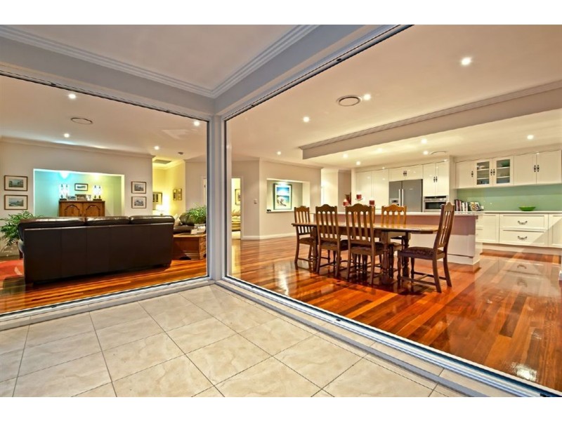 5065 Emerald Islands Drive, Carrara QLD 4211