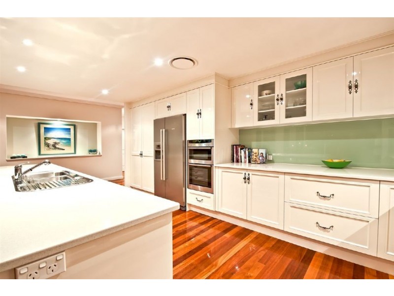 5065 Emerald Islands Drive, Carrara QLD 4211