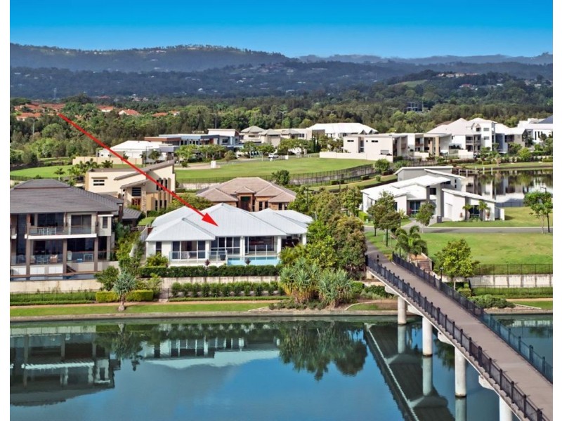 5065 Emerald Islands Drive, Carrara QLD 4211
