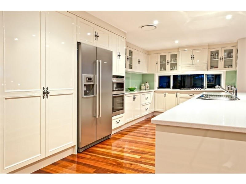 5065 Emerald Islands Drive, Carrara QLD 4211