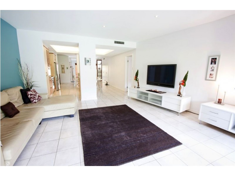 3260 Palladian Drive, Hope Island QLD 4212