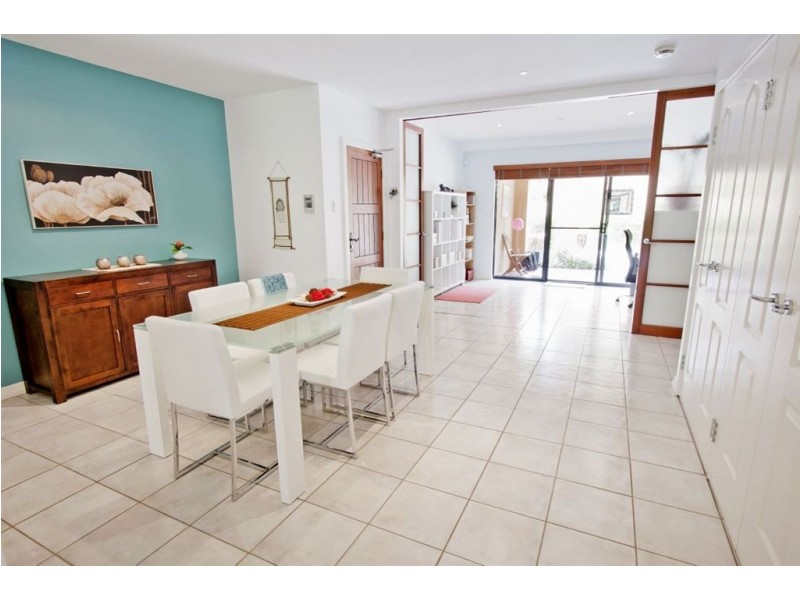 3260 Palladian Drive, Hope Island QLD 4212