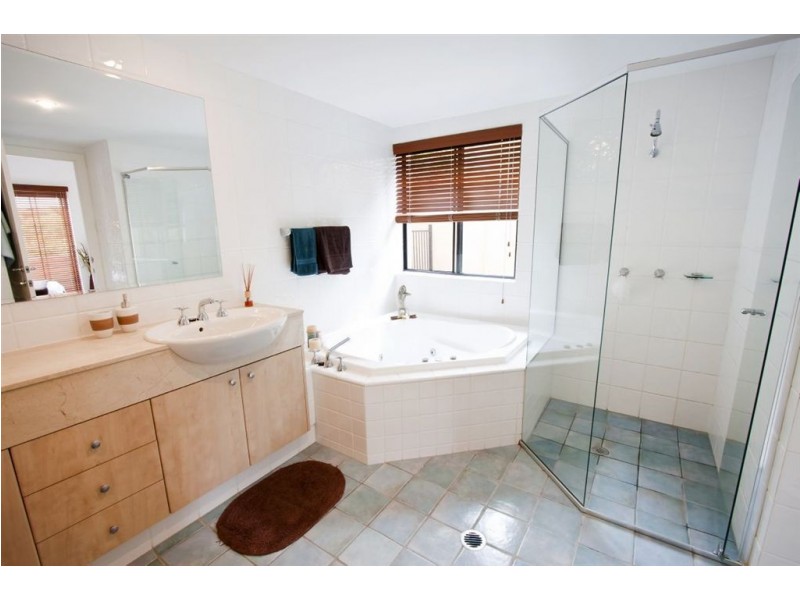 3260 Palladian Drive, Hope Island QLD 4212