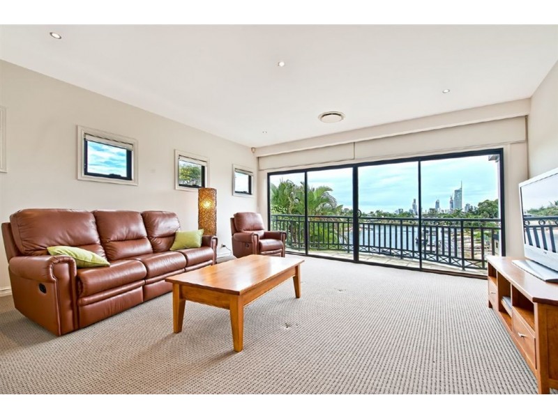 41 T E Peters Drive, Broadbeach Waters QLD 4218