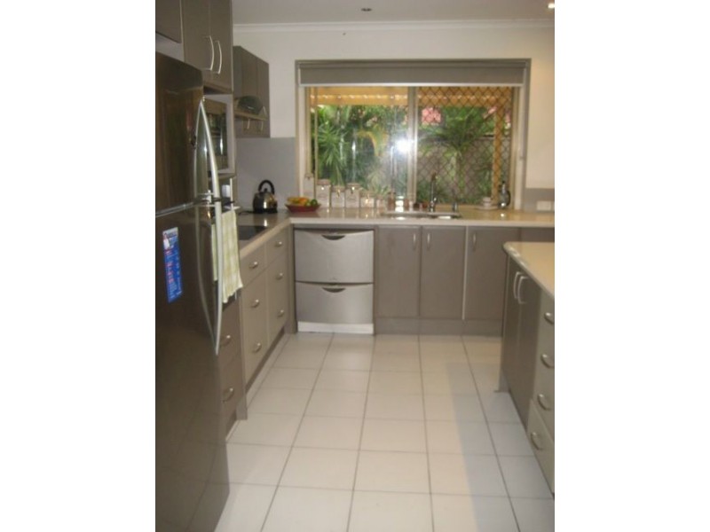 6 Nicolson Court, Mermaid Waters QLD 4218