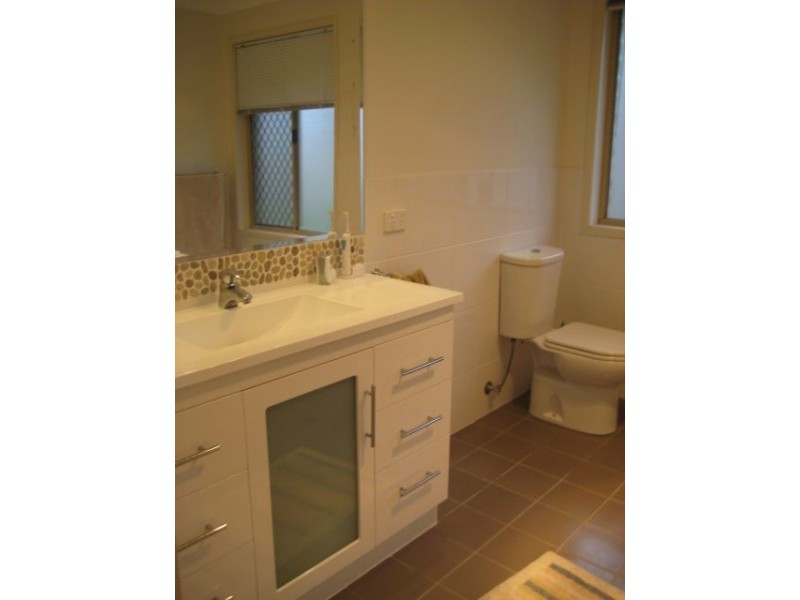 6 Nicolson Court, Mermaid Waters QLD 4218
