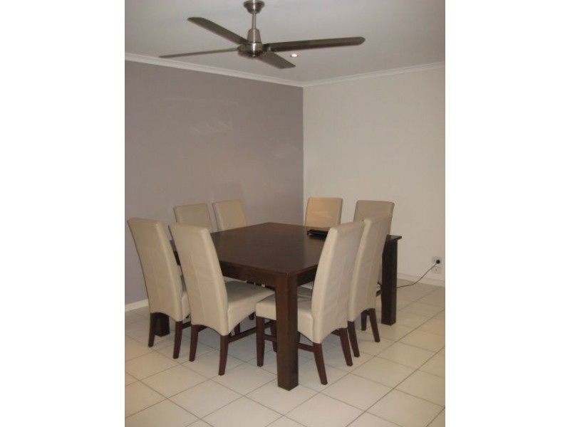 6 Nicolson Court, Mermaid Waters QLD 4218