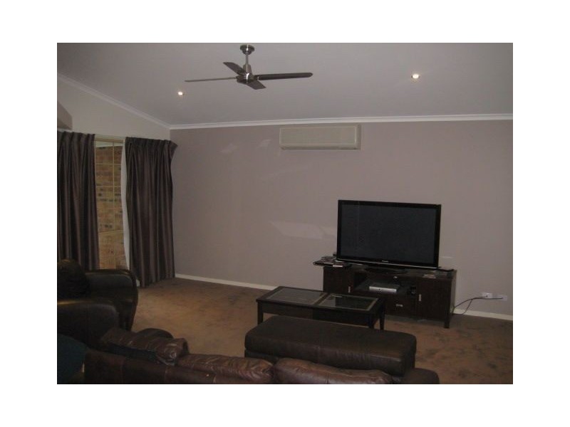 6 Nicolson Court, Mermaid Waters QLD 4218