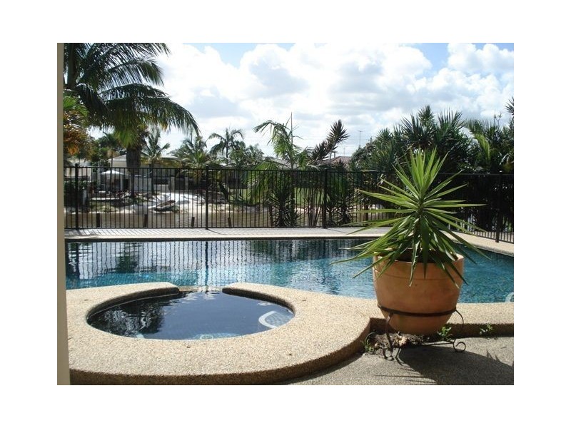 16 Sheridan Park Avenue, Broadbeach Waters QLD 4218