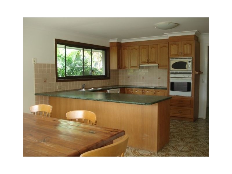 16 Sheridan Park Avenue, Broadbeach Waters QLD 4218