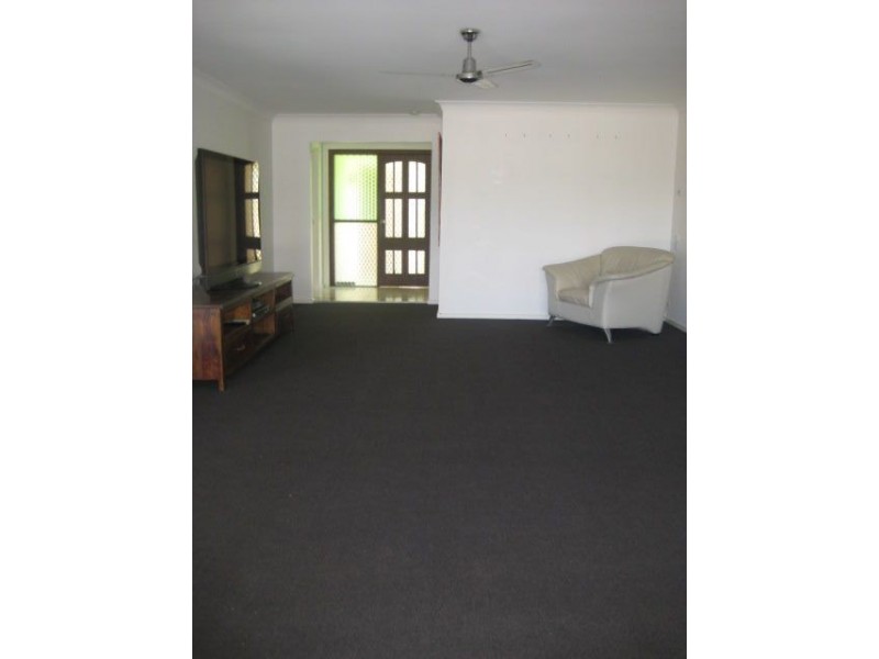 16 Sheridan Park Avenue, Broadbeach Waters QLD 4218