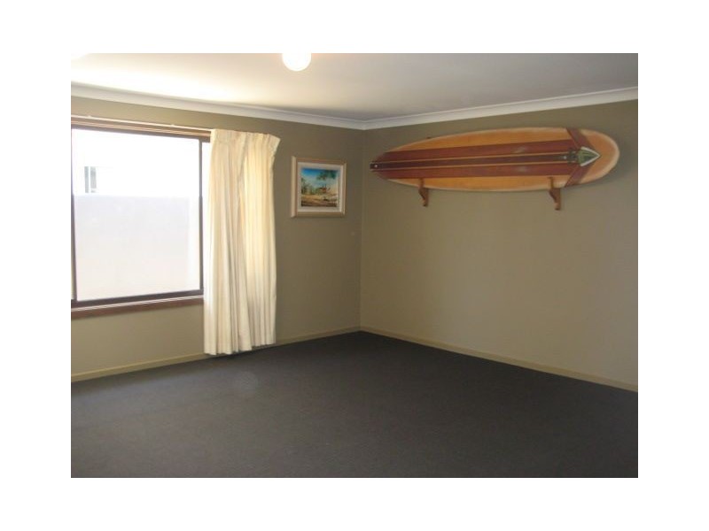 16 Sheridan Park Avenue, Broadbeach Waters QLD 4218