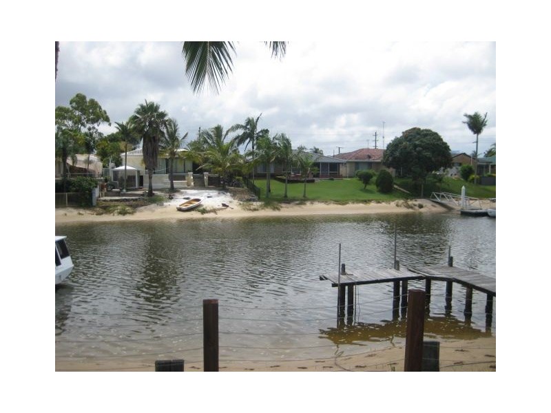 16 Sheridan Park Avenue, Broadbeach Waters QLD 4218