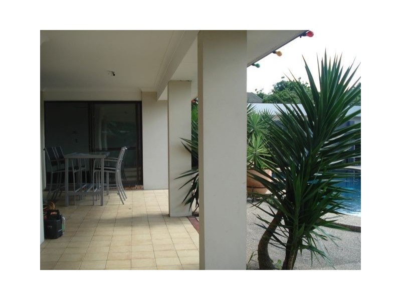 16 Sheridan Park Avenue, Broadbeach Waters QLD 4218