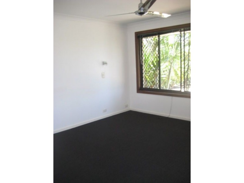 16 Sheridan Park Avenue, Broadbeach Waters QLD 4218