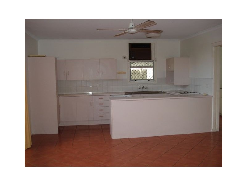 4 Naranga Avenue, Broadbeach Waters QLD 4218