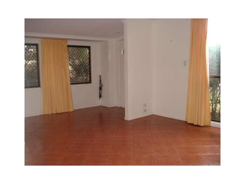 4 Naranga Avenue, Broadbeach Waters QLD 4218