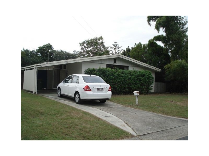4 Naranga Avenue, Broadbeach Waters QLD 4218