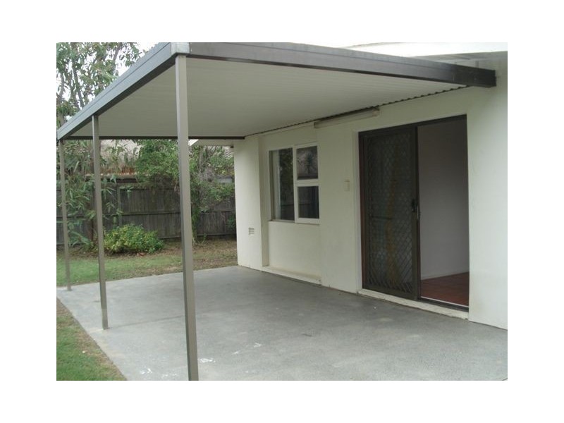 4 Naranga Avenue, Broadbeach Waters QLD 4218